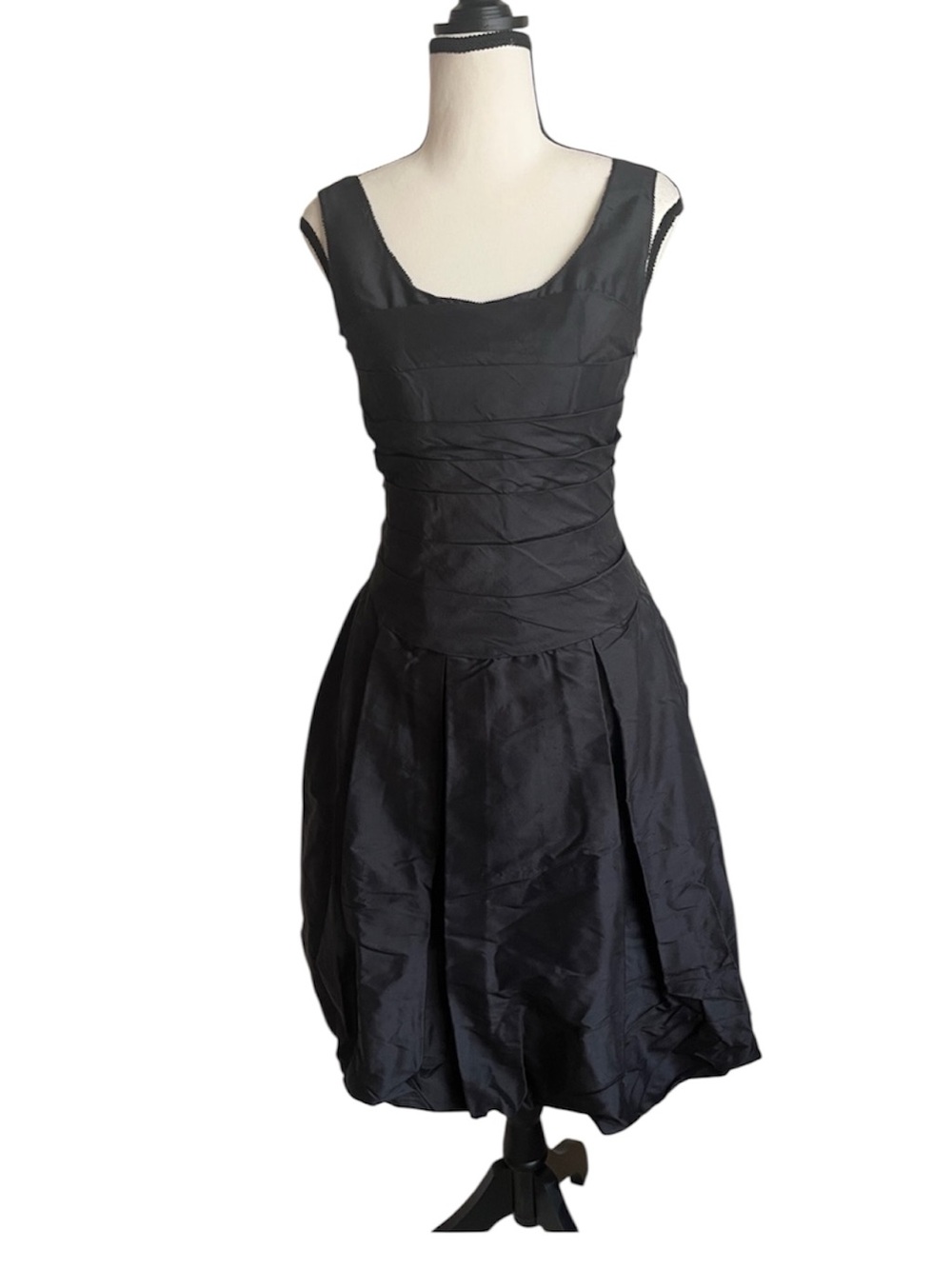 Vera Wang Lavender Label Black Raw Silk Cocktail Dress Bubble Hem Size 4 LBD